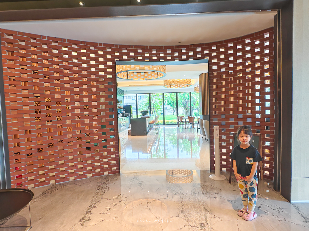 台南安平最新住宿「綉溪安平飯店」全台唯一沉浸式互動空間，大坪數設計房型配冠軍手沖咖啡，一泊四食快閃優惠