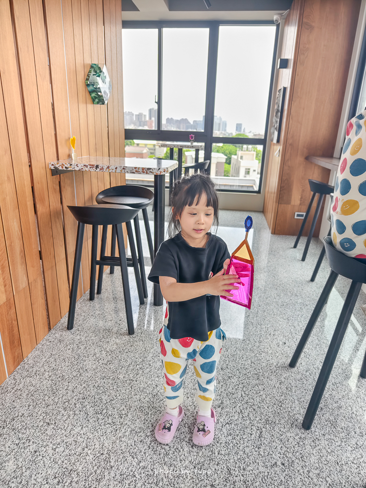 台南安平最新住宿「綉溪安平飯店」全台唯一沉浸式互動空間，大坪數設計房型配冠軍手沖咖啡，一泊四食快閃優惠