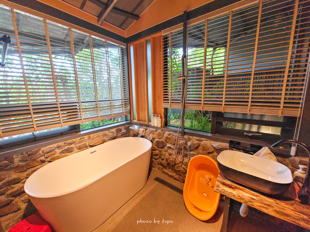 美暈!宜蘭【鳳梨屋水上莊園】水上森林住宿,房間開門可餵魚、最新動物區、還能體驗水桶划船! 美暈!宜蘭【鳳梨屋水上莊園】水上森林住宿,房間開門可餵魚、最新動物區、還能體驗水桶划船!