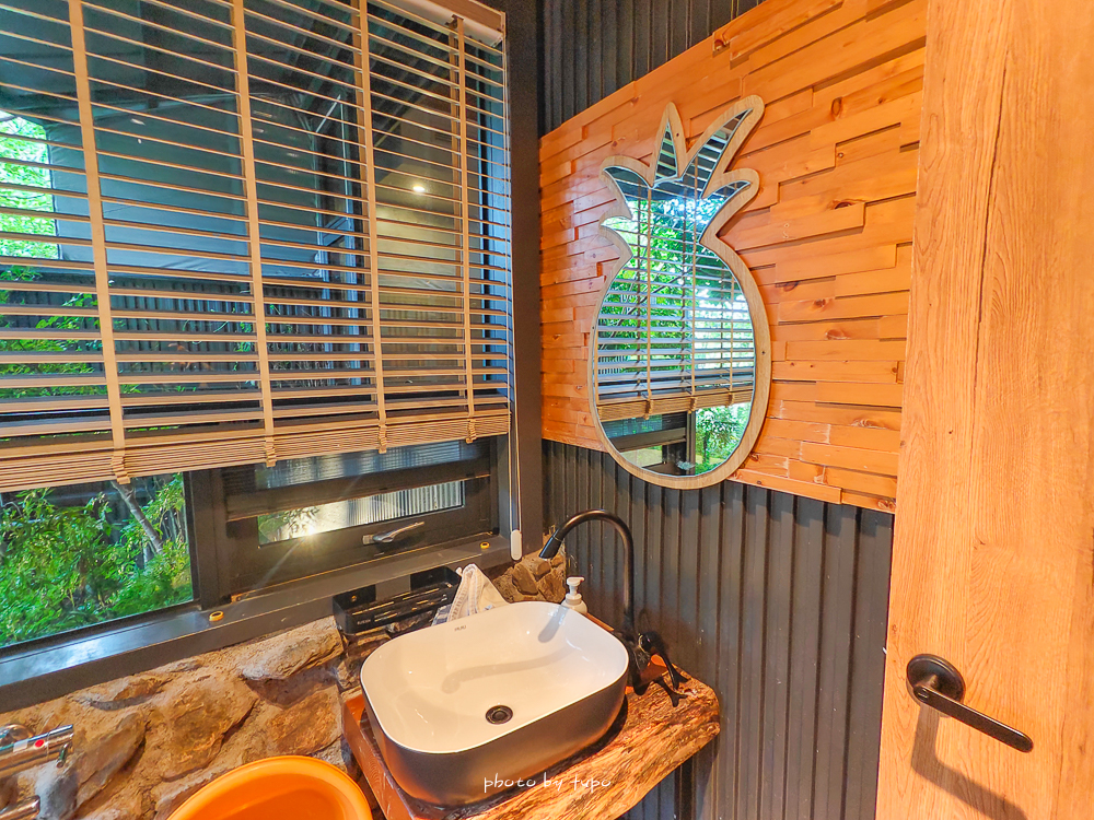 美暈!宜蘭【鳳梨屋水上莊園】水上森林住宿,房間開門可餵魚、最新動物區、還能體驗水桶划船! 美暈!宜蘭【鳳梨屋水上莊園】水上森林住宿,房間開門可餵魚、最新動物區、還能體驗水桶划船!