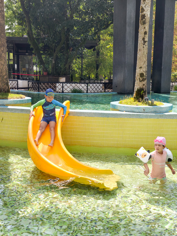 美暈！宜蘭【鳳梨屋水上莊園】水上森林住宿，房間開門可餵魚、最新動物區、還能體驗水桶划船！