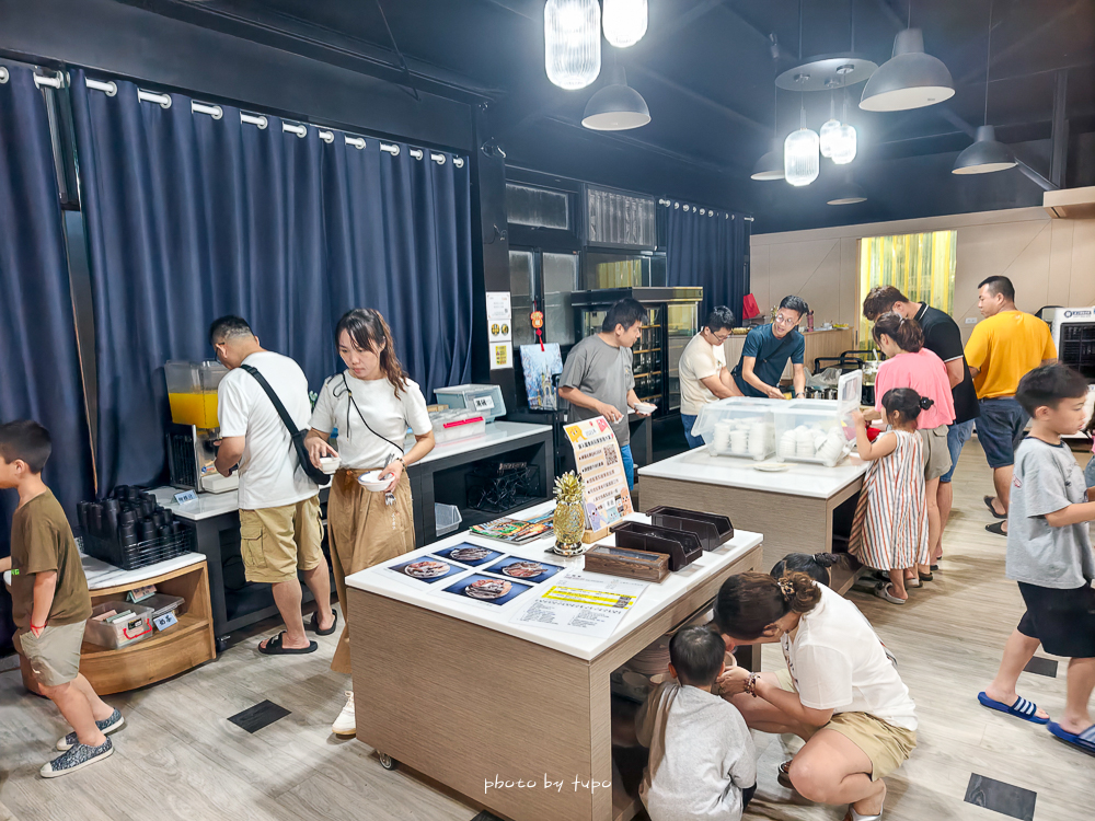 美暈！宜蘭【鳳梨屋水上莊園】水上森林住宿，房間開門可餵魚、最新動物區、還能體驗水桶划船！