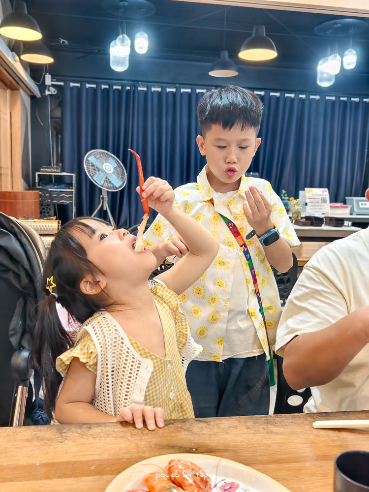 美暈！宜蘭【鳳梨屋水上莊園】水上森林住宿，房間開門可餵魚、最新動物區、還能體驗水桶划船！