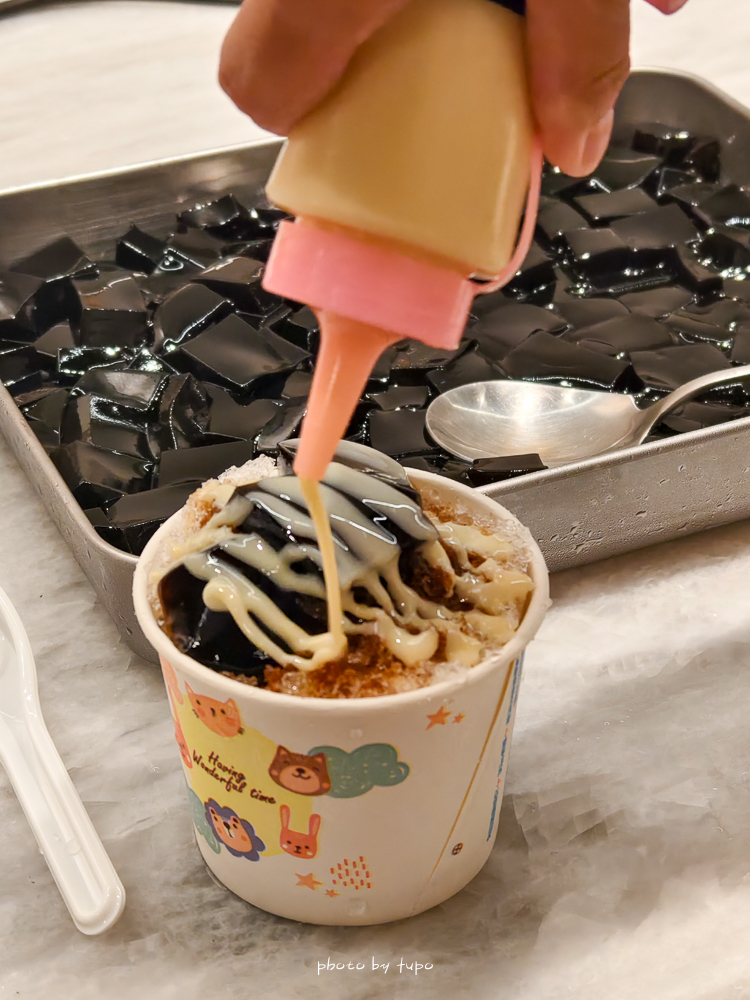 美暈！宜蘭【鳳梨屋水上莊園】水上森林住宿，房間開門可餵魚、最新動物區、還能體驗水桶划船！