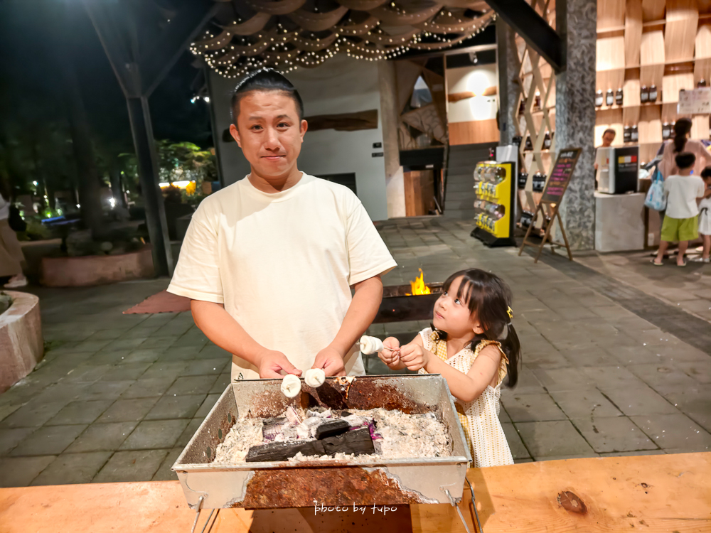 美暈！宜蘭【鳳梨屋水上莊園】水上森林住宿，房間開門可餵魚、最新動物區、還能體驗水桶划船！