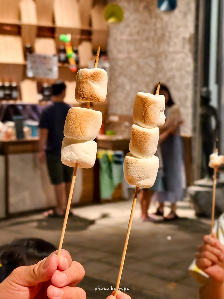 美暈！宜蘭【鳳梨屋水上莊園】水上森林住宿，房間開門可餵魚、最新動物區、還能體驗水桶划船！