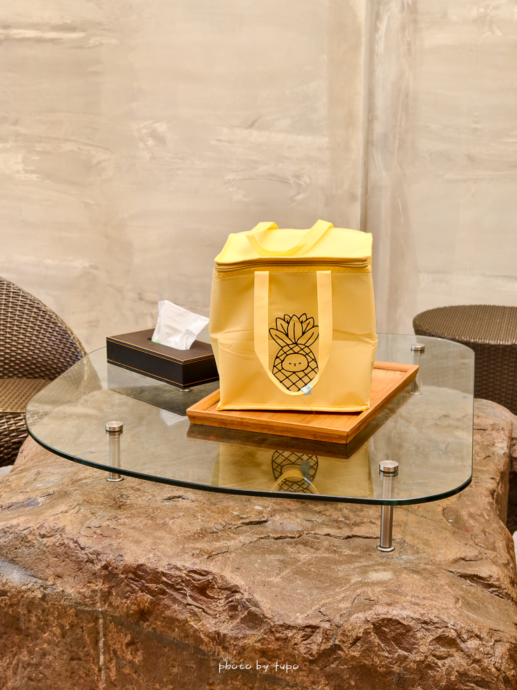 美暈！宜蘭【鳳梨屋水上莊園】水上森林住宿，房間開門可餵魚、最新動物區、還能體驗水桶划船！