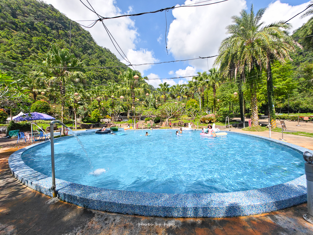 美暈！宜蘭【鳳梨屋水上莊園】水上森林住宿，房間開門可餵魚、最新動物區、還能體驗水桶划船！