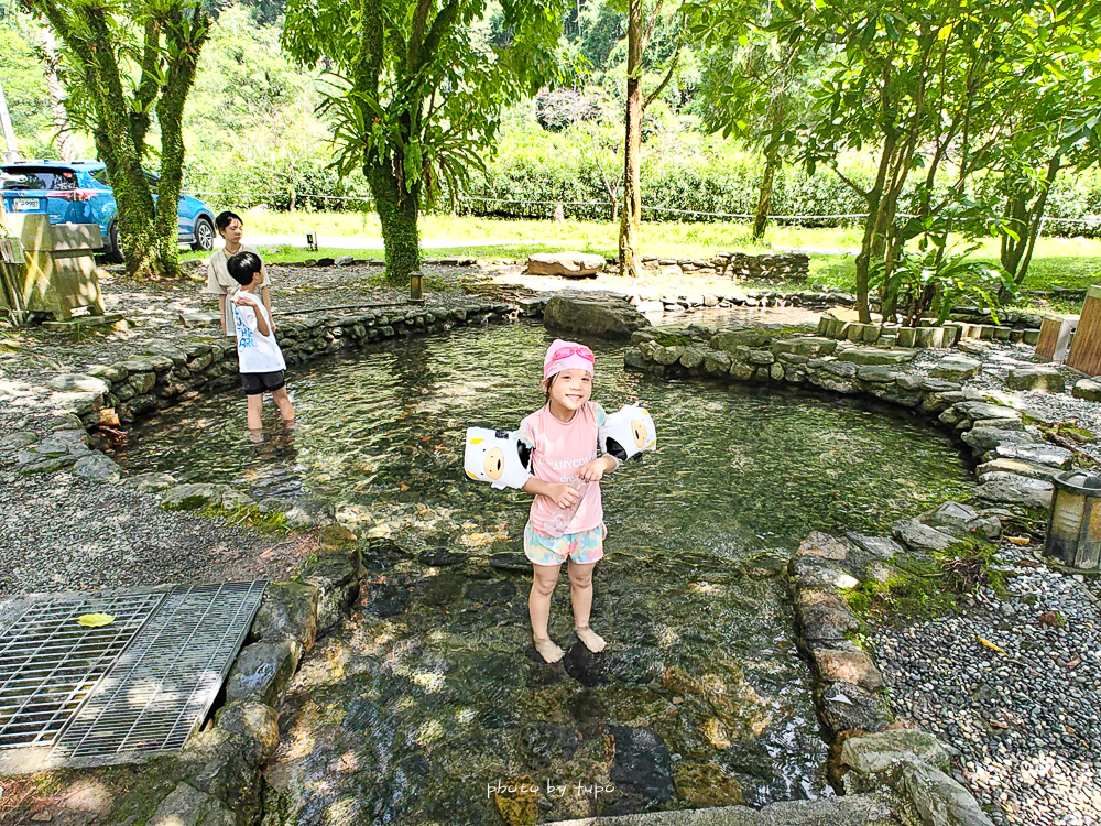 美暈！宜蘭【鳳梨屋水上莊園】水上森林住宿，房間開門可餵魚、最新動物區、還能體驗水桶划船！
