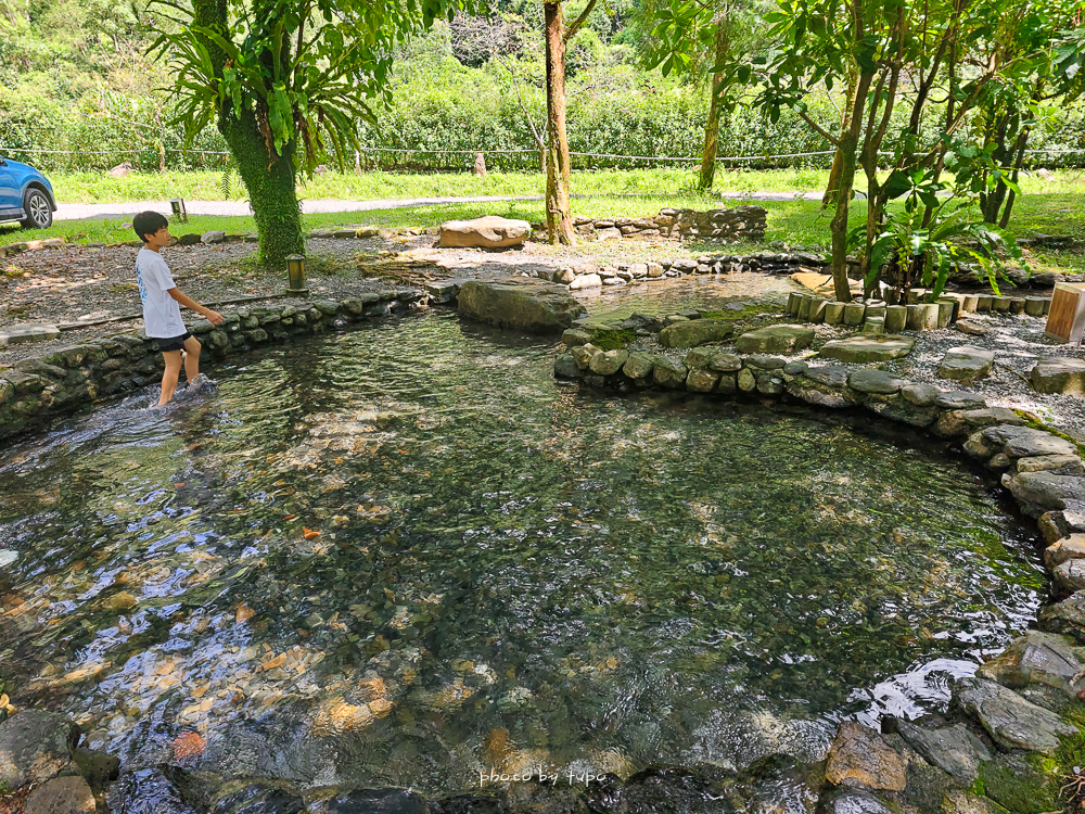 美暈！宜蘭【鳳梨屋水上莊園】水上森林住宿，房間開門可餵魚、最新動物區、還能體驗水桶划船！