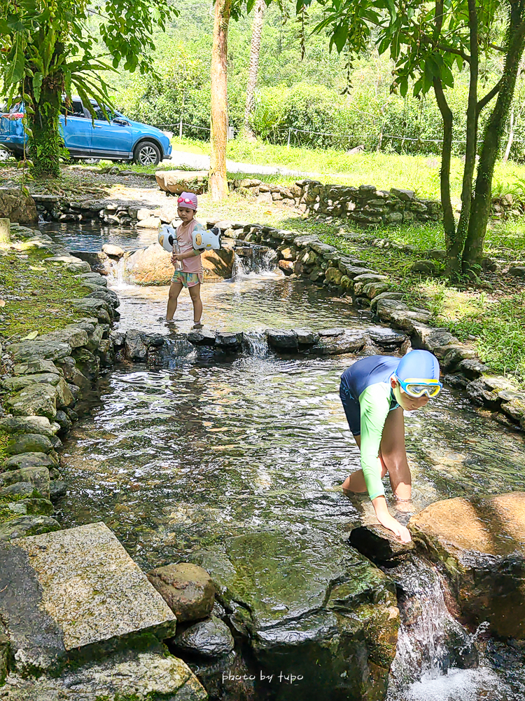 美暈！宜蘭【鳳梨屋水上莊園】水上森林住宿，房間開門可餵魚、最新動物區、還能體驗水桶划船！