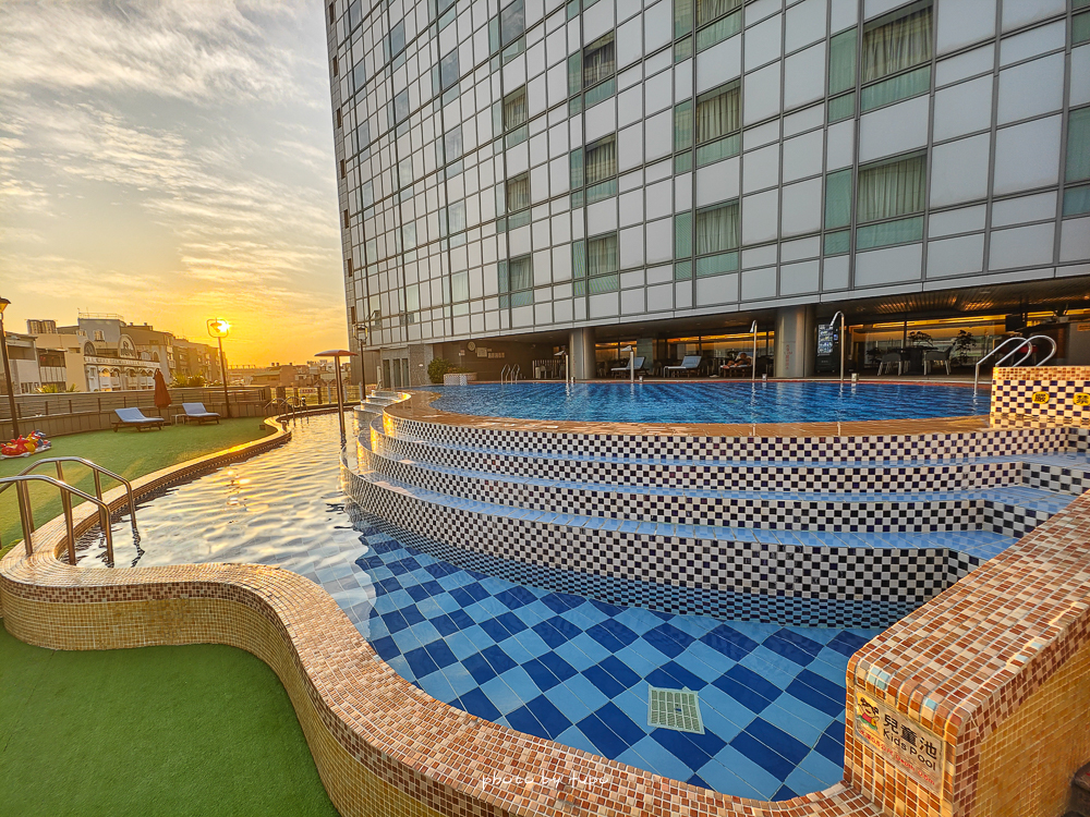 台南住宿推薦｜台南台糖長榮酒店最新住宿心得：親子友善、戶外泳池、近文化中心，CP值爆高！