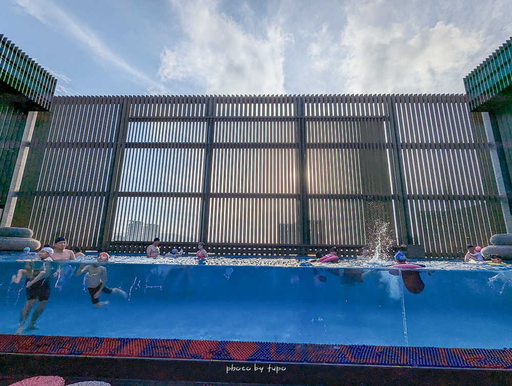 高雄 H2O Hotel 水京棧國際酒店評價｜值得住嗎？超狂下午茶、京站會館菜色、透明泳池、房型、早餐牛排完整開箱