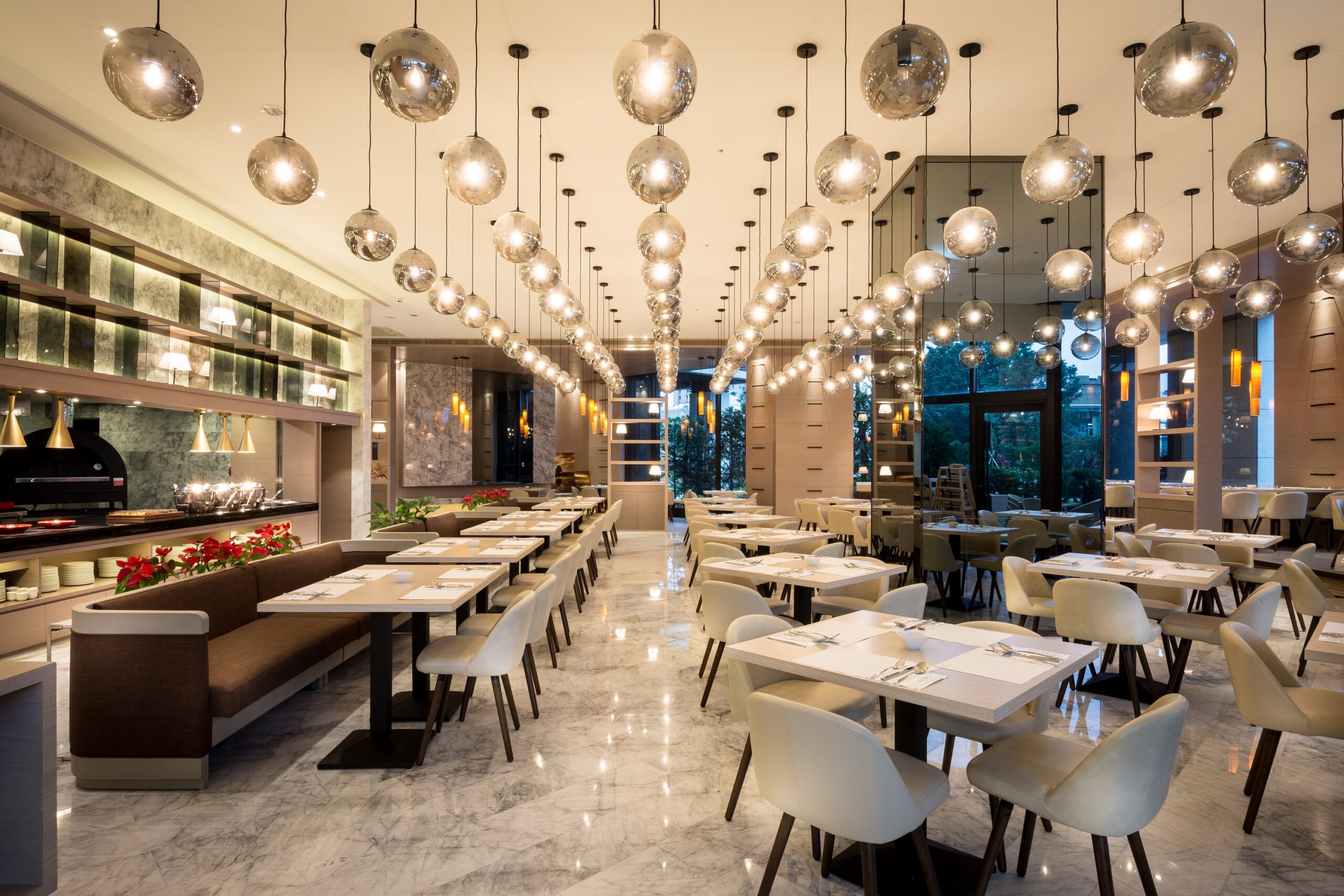 2026 村却國際溫泉酒店｜跨年、寒假、春節快閃優惠｜百萬夜景飯店、房裡泡湯、親子遊戲室、星空酒吧、早午餐吃到下午1點