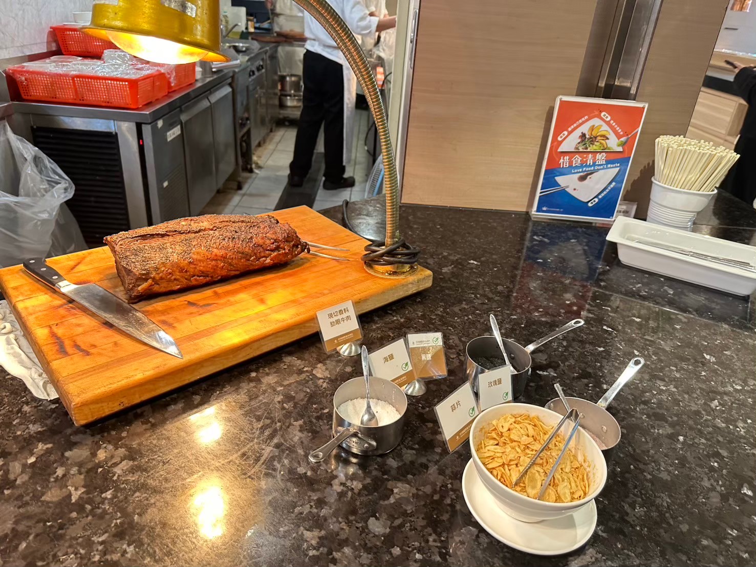 2026 村却國際溫泉酒店｜跨年、寒假、春節快閃優惠｜百萬夜景飯店、房裡泡湯、親子遊戲室、星空酒吧、早午餐吃到下午1點