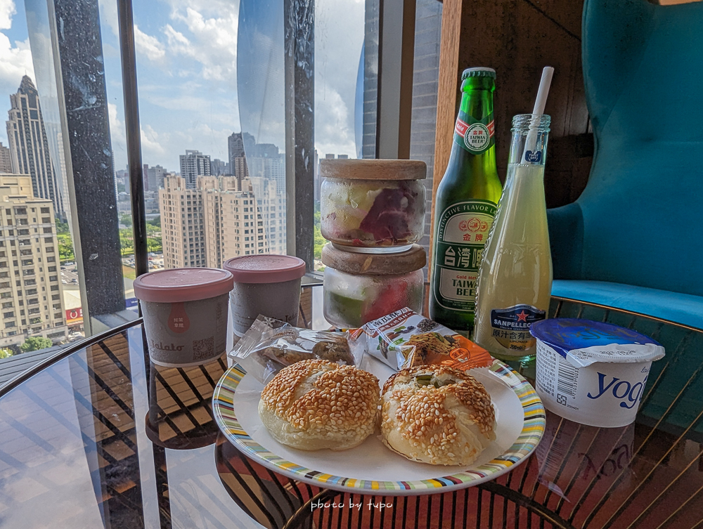 高雄 H2O Hotel 水京棧國際酒店評價｜值得住嗎？超狂下午茶、京站會館菜色、透明泳池、房型、早餐牛排完整開箱