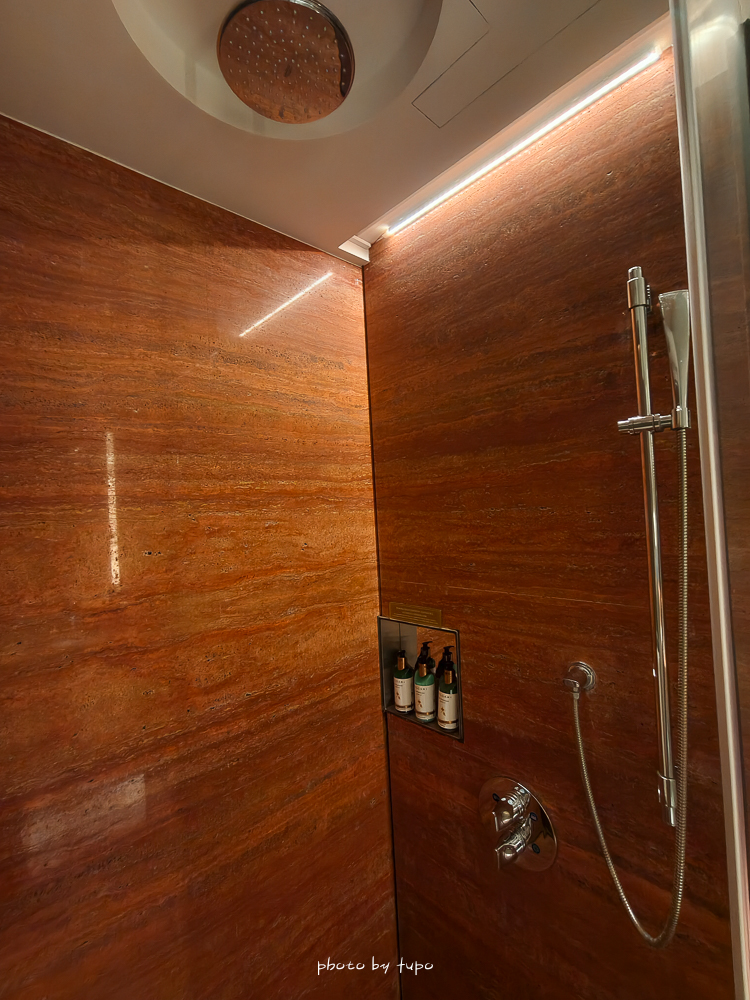 高雄 H2O Hotel 水京棧國際酒店評價|值得住嗎?超狂下午茶、京站會館菜色、透明泳池、房型、早餐牛排完整開箱 高雄 H2O Hotel 水京棧國際酒店評價|值得住嗎?超狂下午茶、京站會館菜色、透明泳池、房型、早餐牛排完整開箱