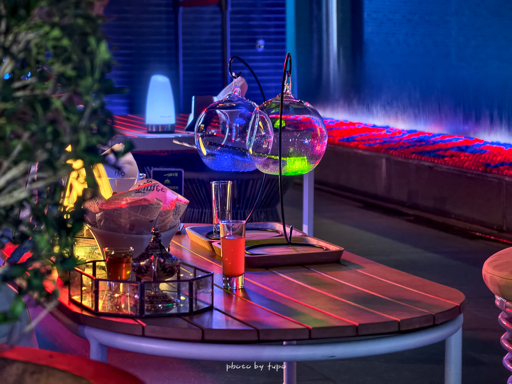 高雄 H2O Hotel 水京棧國際酒店評價｜值得住嗎？超狂下午茶、京站會館菜色、透明泳池、房型、早餐牛排完整開箱