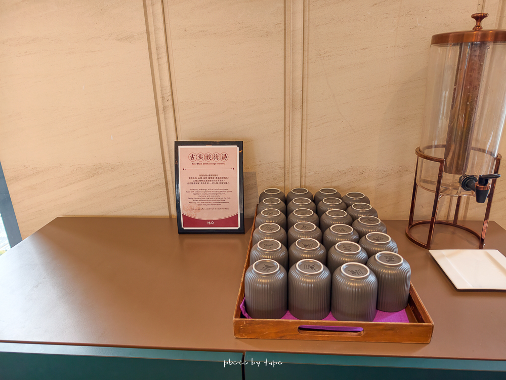 高雄 H2O Hotel 水京棧國際酒店評價｜值得住嗎？超狂下午茶、京站會館菜色、透明泳池、房型、早餐牛排完整開箱