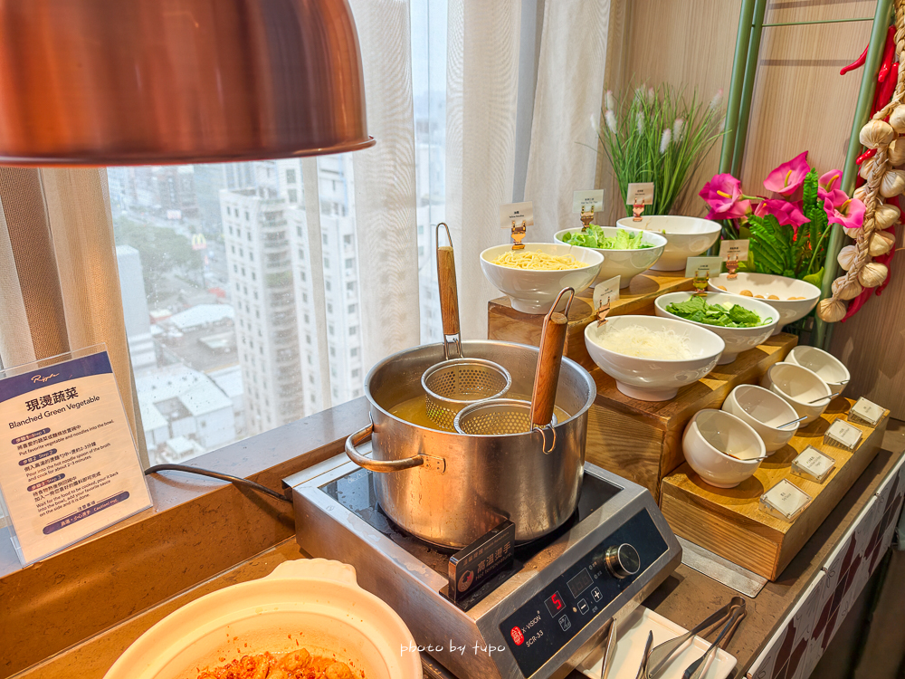 高雄 H2O Hotel 水京棧國際酒店評價｜值得住嗎？超狂下午茶、京站會館菜色、透明泳池、房型、早餐牛排完整開箱