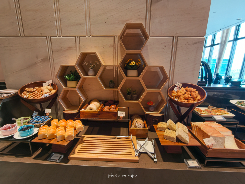 高雄 H2O Hotel 水京棧國際酒店評價｜值得住嗎？超狂下午茶、京站會館菜色、透明泳池、房型、早餐牛排完整開箱