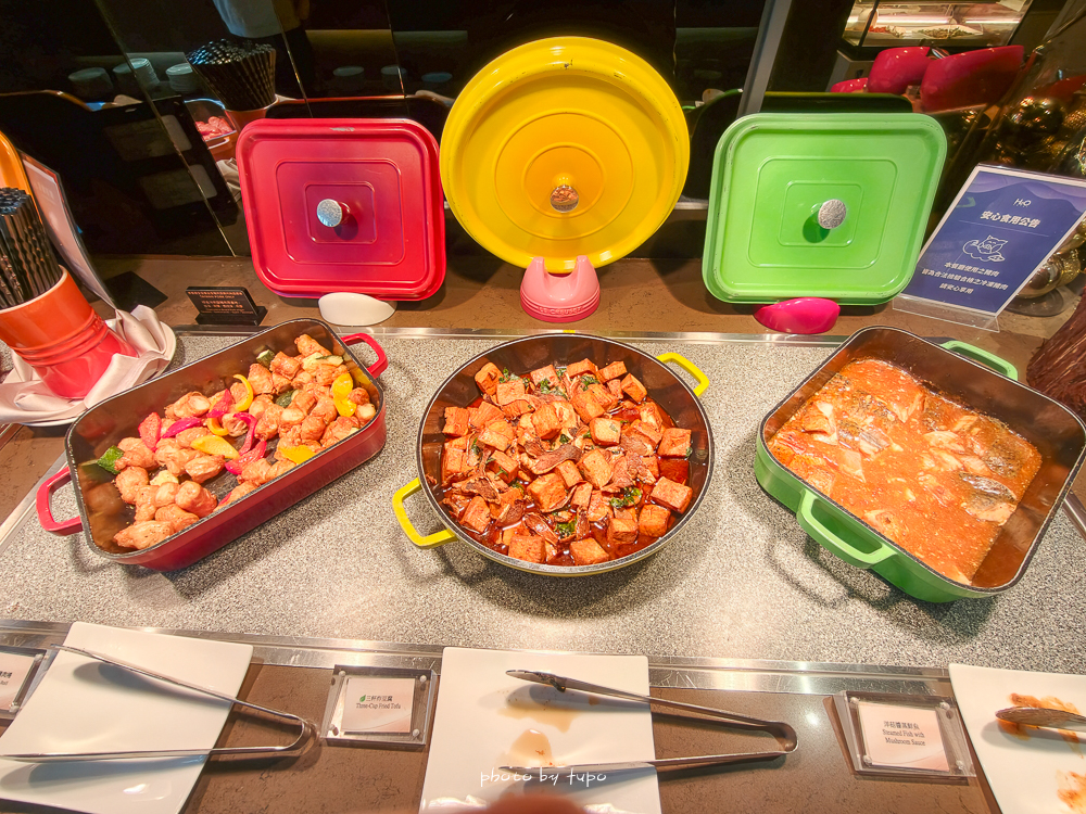 高雄 H2O Hotel 水京棧國際酒店評價｜值得住嗎？超狂下午茶、京站會館菜色、透明泳池、房型、早餐牛排完整開箱