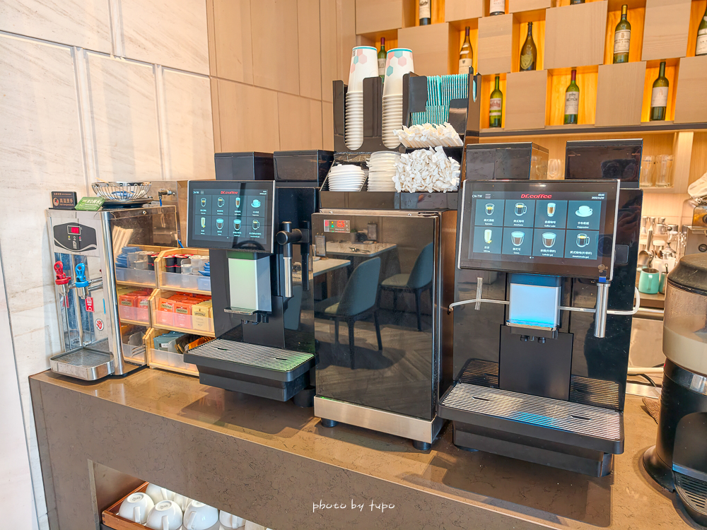 高雄 H2O Hotel 水京棧國際酒店評價｜值得住嗎？超狂下午茶、京站會館菜色、透明泳池、房型、早餐牛排完整開箱