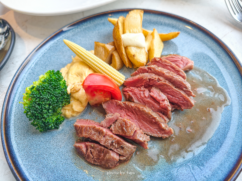 高雄 H2O Hotel 水京棧國際酒店評價|值得住嗎?超狂下午茶、京站會館菜色、透明泳池、房型、早餐牛排完整開箱 高雄 H2O Hotel 水京棧國際酒店評價|值得住嗎?超狂下午茶、京站會館菜色、透明泳池、房型、早餐牛排完整開箱