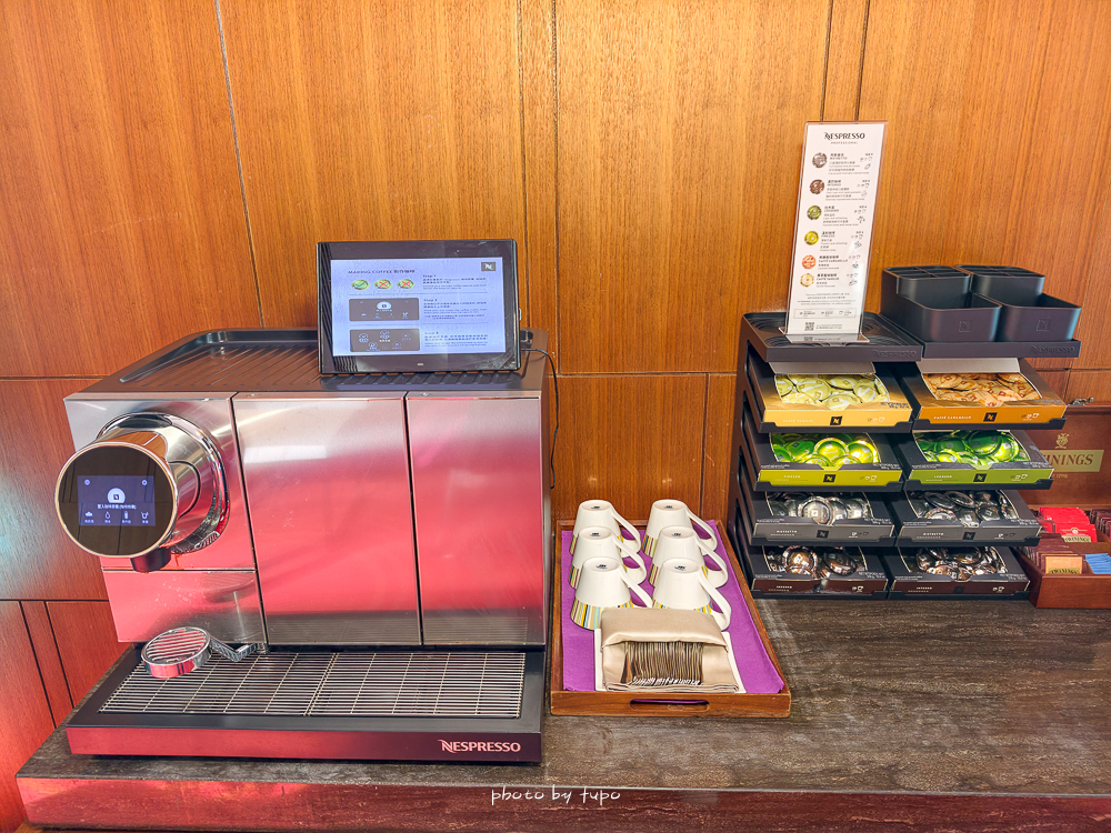 高雄 H2O Hotel 水京棧國際酒店評價｜值得住嗎？超狂下午茶、京站會館菜色、透明泳池、房型、早餐牛排完整開箱