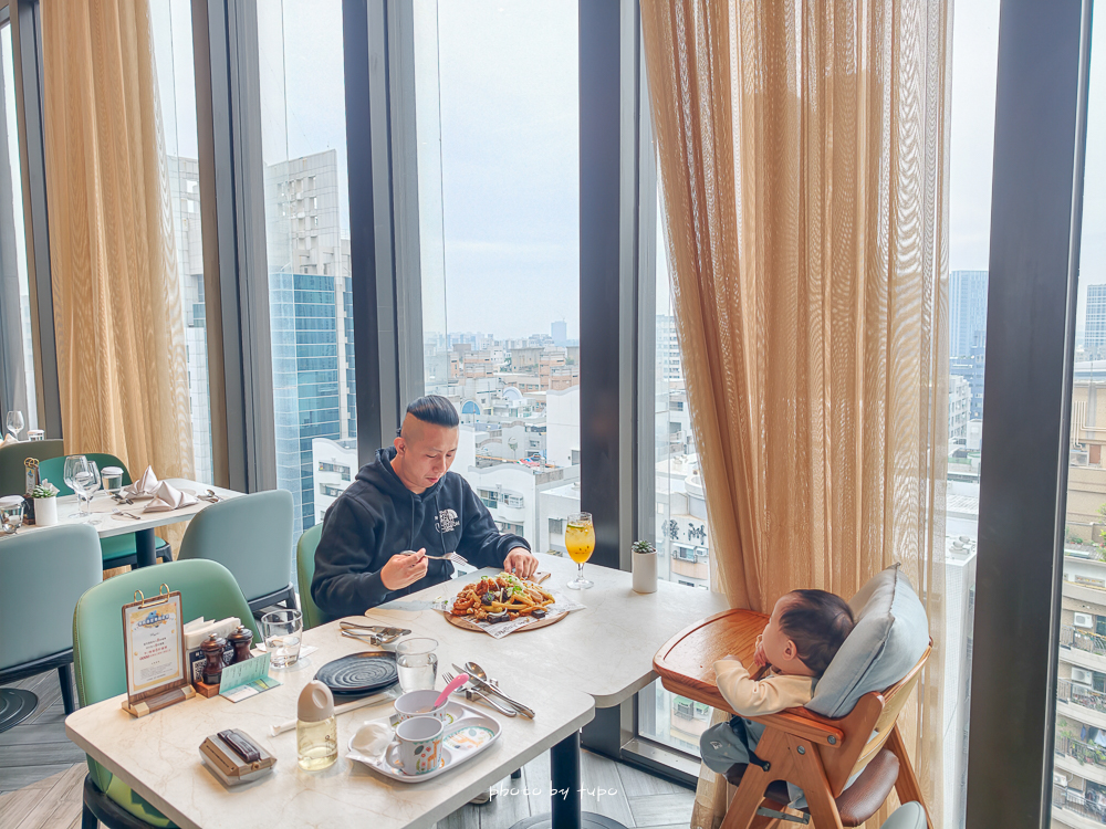 高雄 H2O Hotel 水京棧國際酒店評價｜值得住嗎？超狂下午茶、京站會館菜色、透明泳池、房型、早餐牛排完整開箱