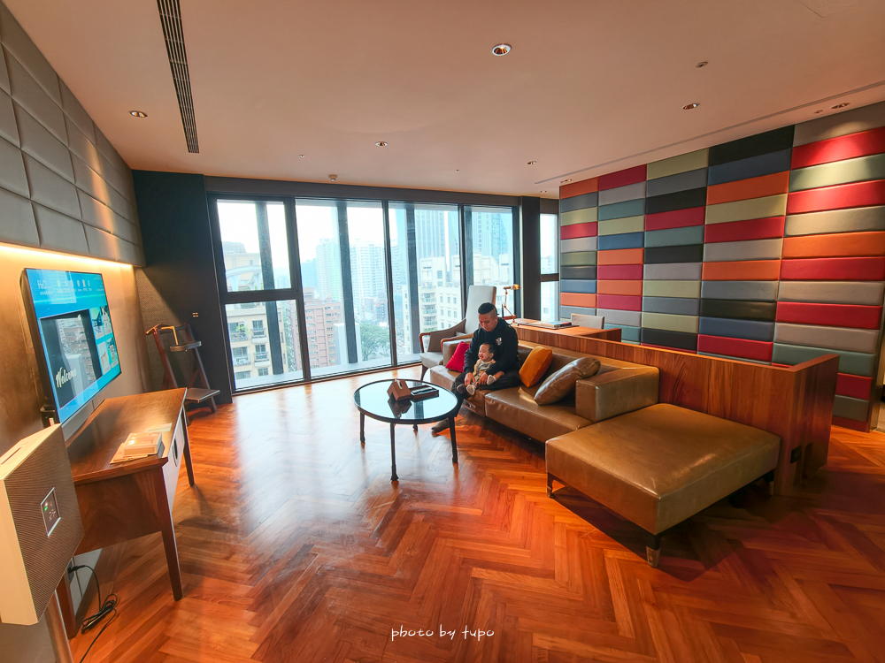 高雄 H2O Hotel 水京棧國際酒店評價｜值得住嗎？超狂下午茶、京站會館菜色、透明泳池、房型、早餐牛排完整開箱