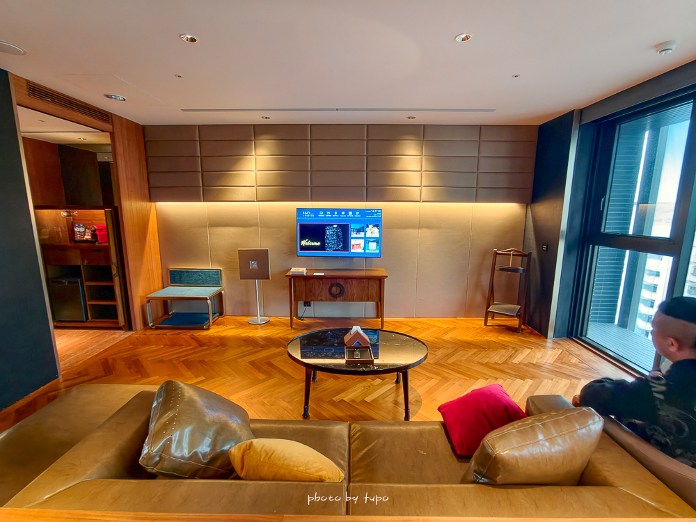 高雄 H2O Hotel 水京棧國際酒店評價｜值得住嗎？超狂下午茶、京站會館菜色、透明泳池、房型、早餐牛排完整開箱