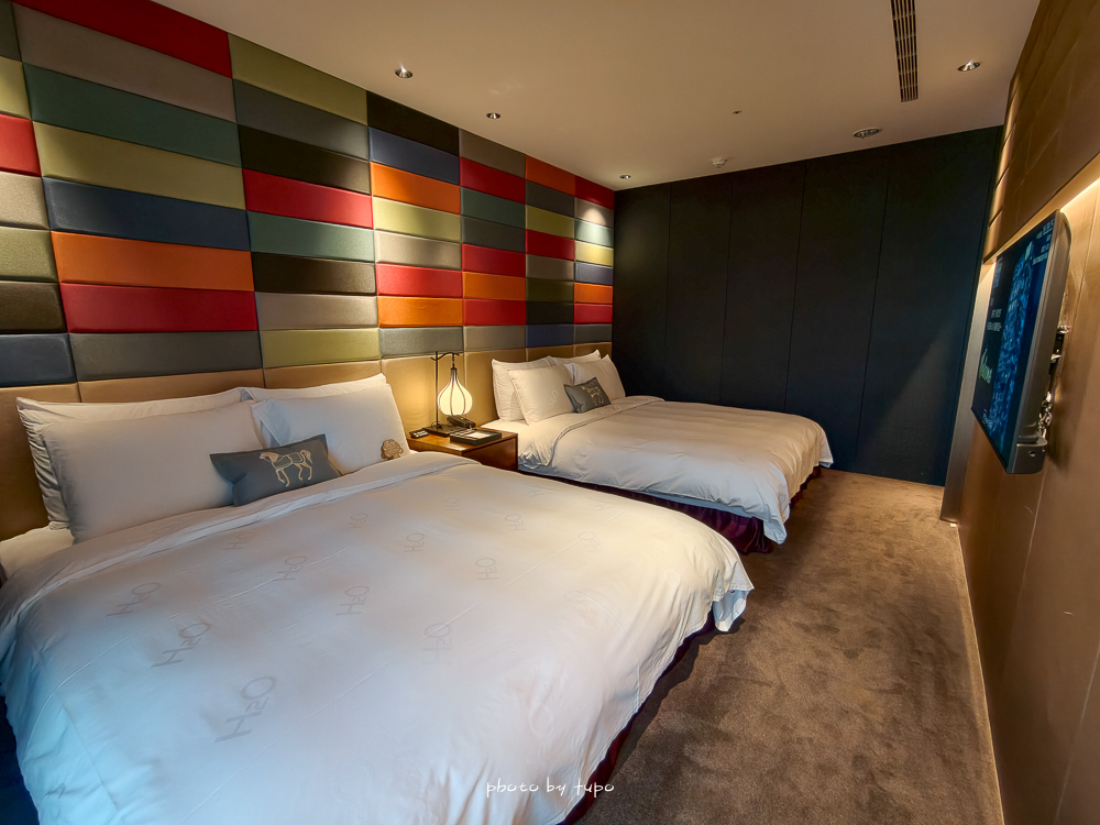 高雄 H2O Hotel 水京棧國際酒店評價｜值得住嗎？超狂下午茶、京站會館菜色、透明泳池、房型、早餐牛排完整開箱