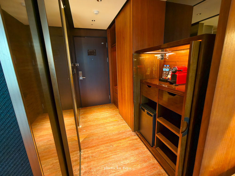 高雄 H2O Hotel 水京棧國際酒店評價|值得住嗎?超狂下午茶、京站會館菜色、透明泳池、房型、早餐牛排完整開箱 高雄 H2O Hotel 水京棧國際酒店評價|值得住嗎?超狂下午茶、京站會館菜色、透明泳池、房型、早餐牛排完整開箱