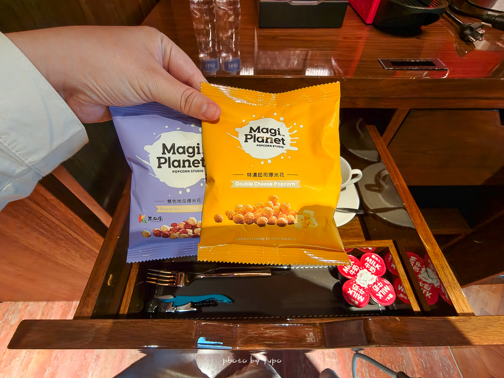 高雄 H2O Hotel 水京棧國際酒店評價｜值得住嗎？超狂下午茶、京站會館菜色、透明泳池、房型、早餐牛排完整開箱