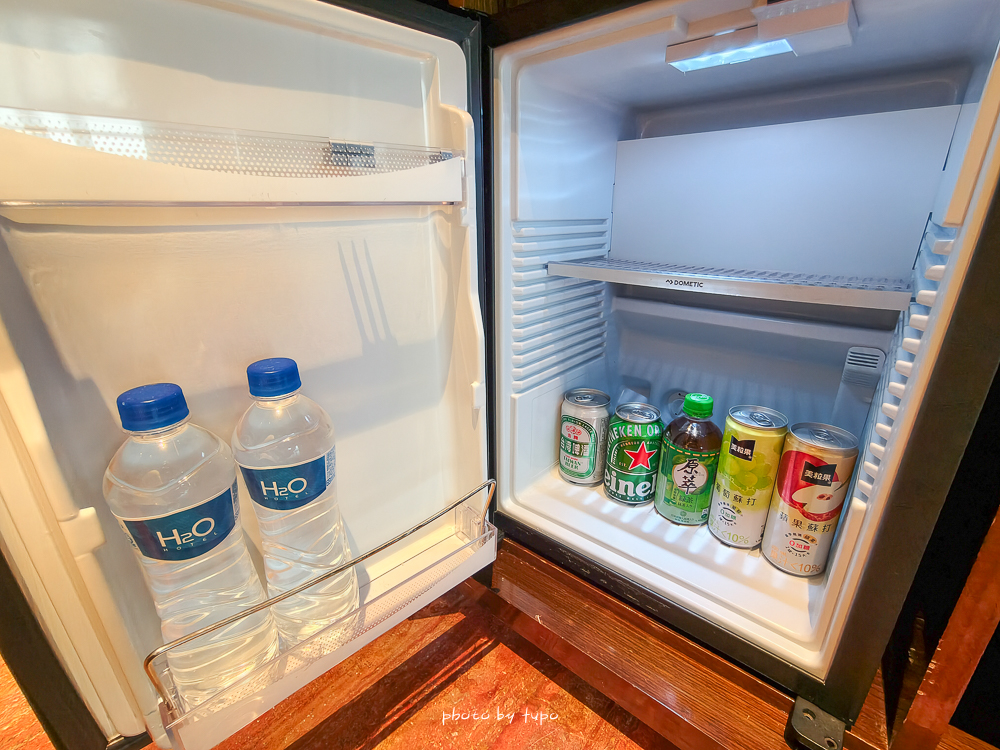 高雄 H2O Hotel 水京棧國際酒店評價｜值得住嗎？超狂下午茶、京站會館菜色、透明泳池、房型、早餐牛排完整開箱