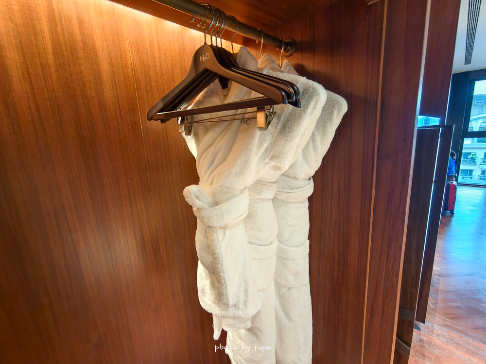 高雄 H2O Hotel 水京棧國際酒店評價|值得住嗎?超狂下午茶、京站會館菜色、透明泳池、房型、早餐牛排完整開箱 高雄 H2O Hotel 水京棧國際酒店評價|值得住嗎?超狂下午茶、京站會館菜色、透明泳池、房型、早餐牛排完整開箱