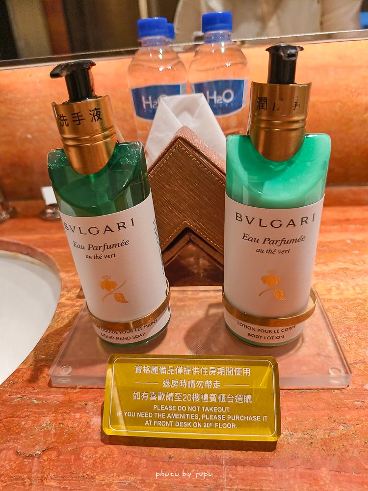 高雄 H2O Hotel 水京棧國際酒店評價｜值得住嗎？超狂下午茶、京站會館菜色、透明泳池、房型、早餐牛排完整開箱