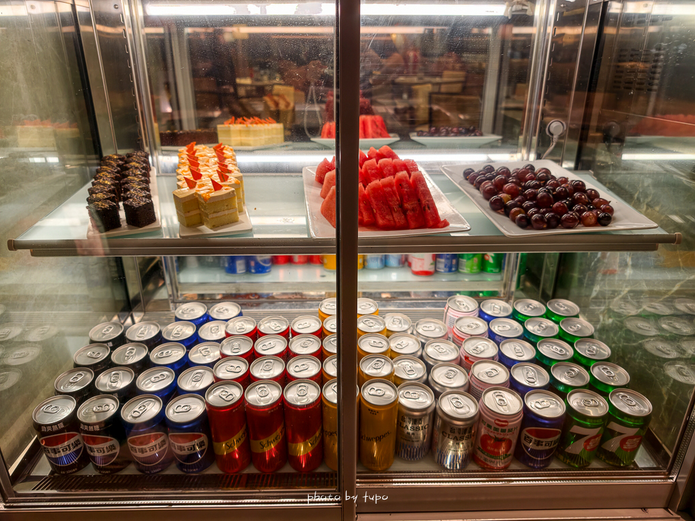 2026 台北六福萬怡酒店住宿推薦｜南港飯店首選，假日不加價、第三第四人免費，行政酒廊與自助早餐優惠