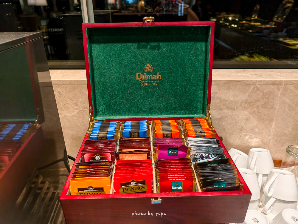 2026 台北六福萬怡酒店住宿推薦｜南港飯店首選，假日不加價、第三第四人免費，行政酒廊與自助早餐優惠