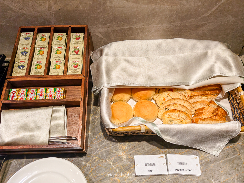 2026 台北六福萬怡酒店住宿推薦｜南港飯店首選，假日不加價、第三第四人免費，行政酒廊與自助早餐優惠