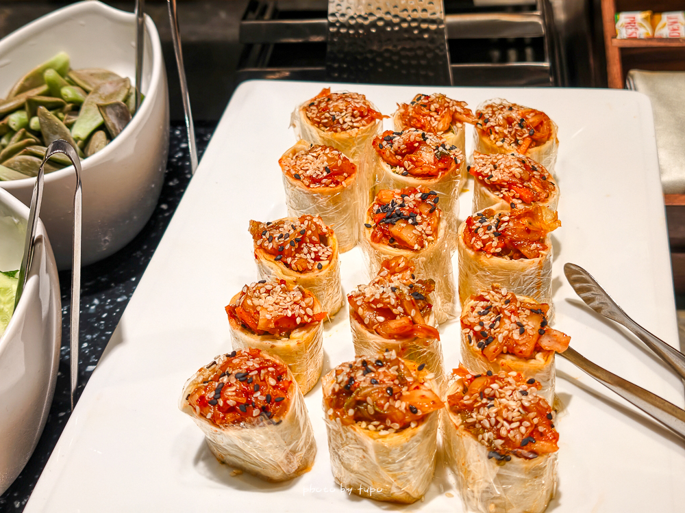 2026 台北六福萬怡酒店住宿推薦｜南港飯店首選，假日不加價、第三第四人免費，行政酒廊與自助早餐優惠