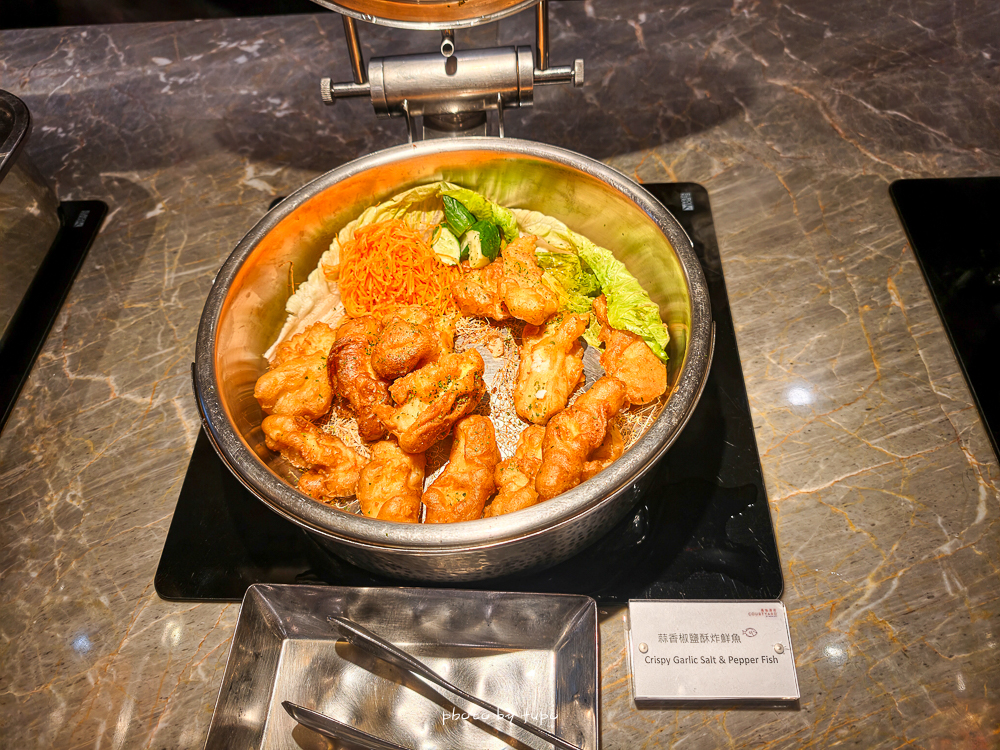 2026 台北六福萬怡酒店住宿推薦｜南港飯店首選，假日不加價、第三第四人免費，行政酒廊與自助早餐優惠