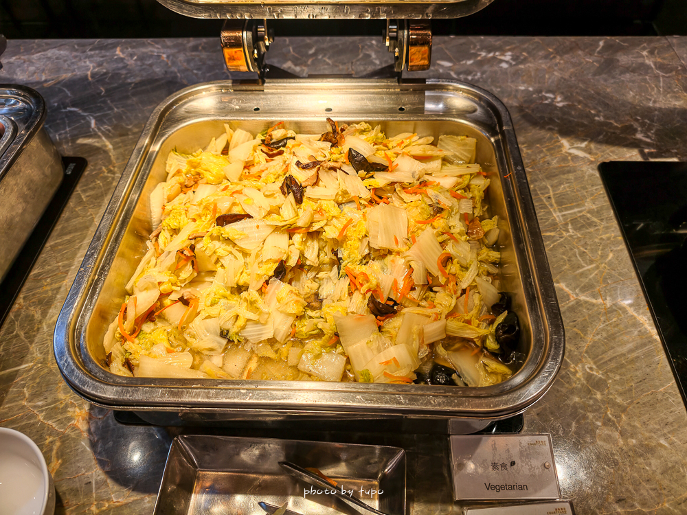 2026 台北六福萬怡酒店住宿推薦｜南港飯店首選，假日不加價、第三第四人免費，行政酒廊與自助早餐優惠