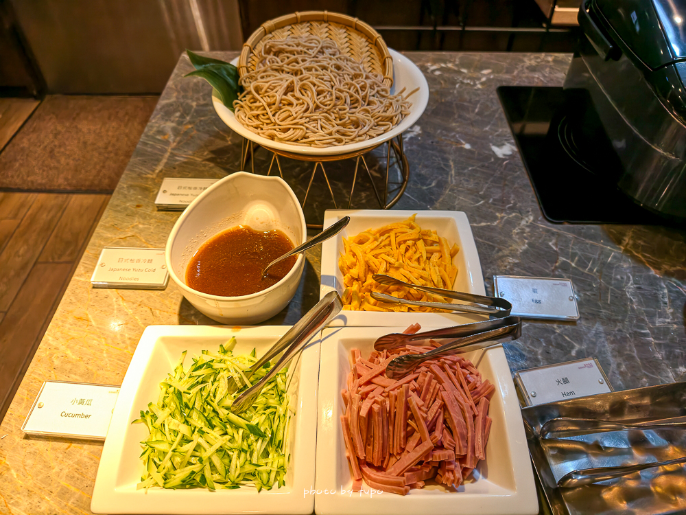 2026 台北六福萬怡酒店住宿推薦｜南港飯店首選，假日不加價、第三第四人免費，行政酒廊與自助早餐優惠