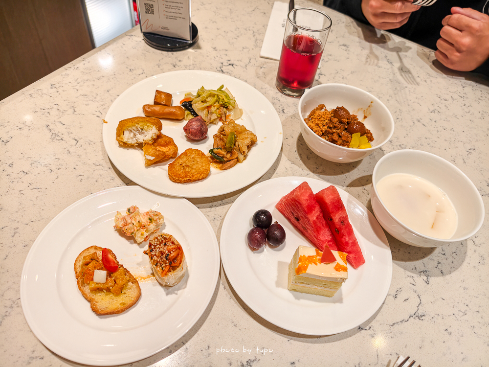 2026 台北六福萬怡酒店住宿推薦｜南港飯店首選，假日不加價、第三第四人免費，行政酒廊與自助早餐優惠