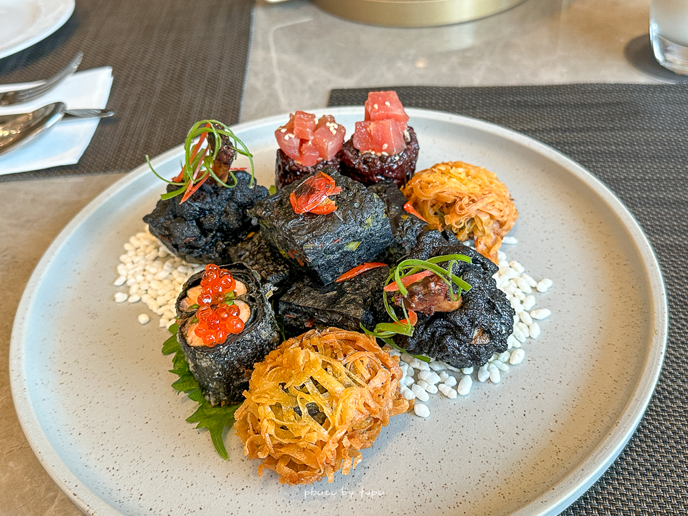 2026 台北六福萬怡酒店住宿推薦｜南港飯店首選，假日不加價、第三第四人免費，行政酒廊與自助早餐優惠