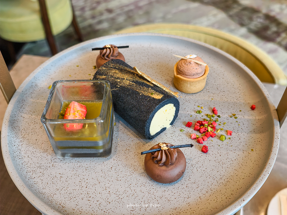 2026 台北六福萬怡酒店住宿推薦｜南港飯店首選，假日不加價、第三第四人免費，行政酒廊與自助早餐優惠