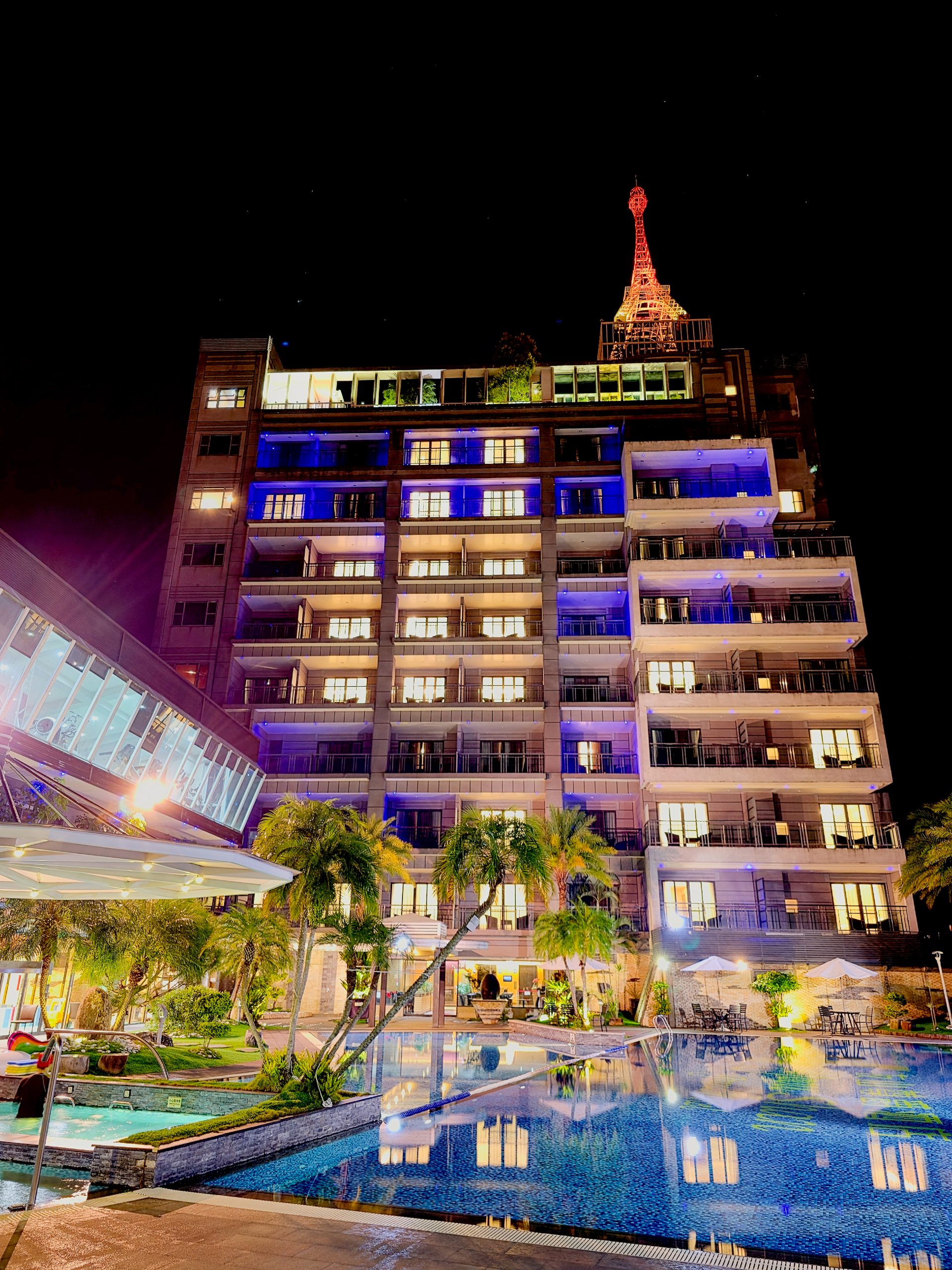 2026南投親子飯店【承萬尊爵渡假酒店】首團快閃優惠，百坪兒童賽車主題樂園,溫水星光SPA泳池,旁邊就是夜市!