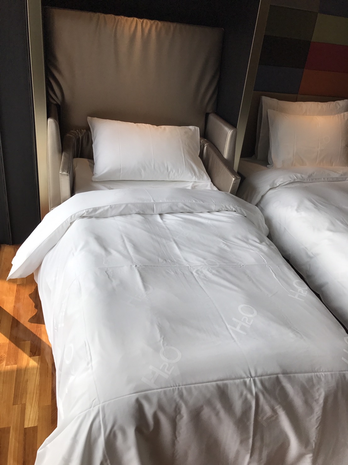 高雄 H2O Hotel 水京棧國際酒店評價|值得住嗎?超狂下午茶、京站會館菜色、透明泳池、房型、早餐牛排完整開箱 高雄 H2O Hotel 水京棧國際酒店評價|值得住嗎?超狂下午茶、京站會館菜色、透明泳池、房型、早餐牛排完整開箱